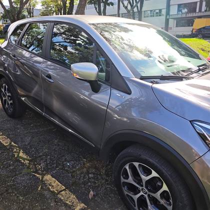 RENAULT CAPTUR 2.0 16V HI-FLEX BOSE AUTOMÁTICO RENAULT CAPTUR 2.0 16V HI-FLEX BOSE AUTOMÁTICO
